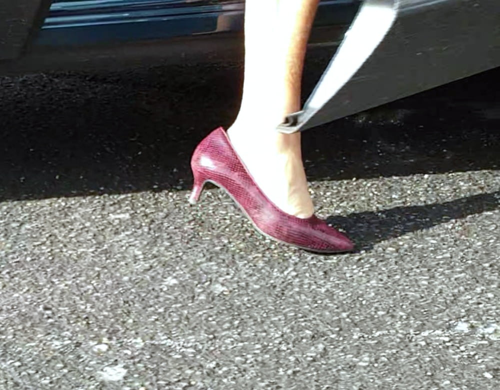 Candid feet photo #324255575