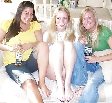 XXX Me and my besties! Cum all over my tits!