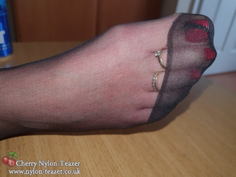 Beer & Toes in Hose - 40 Photos 