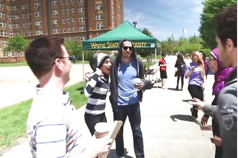 XXX Veiled Arab slut kissing white dude