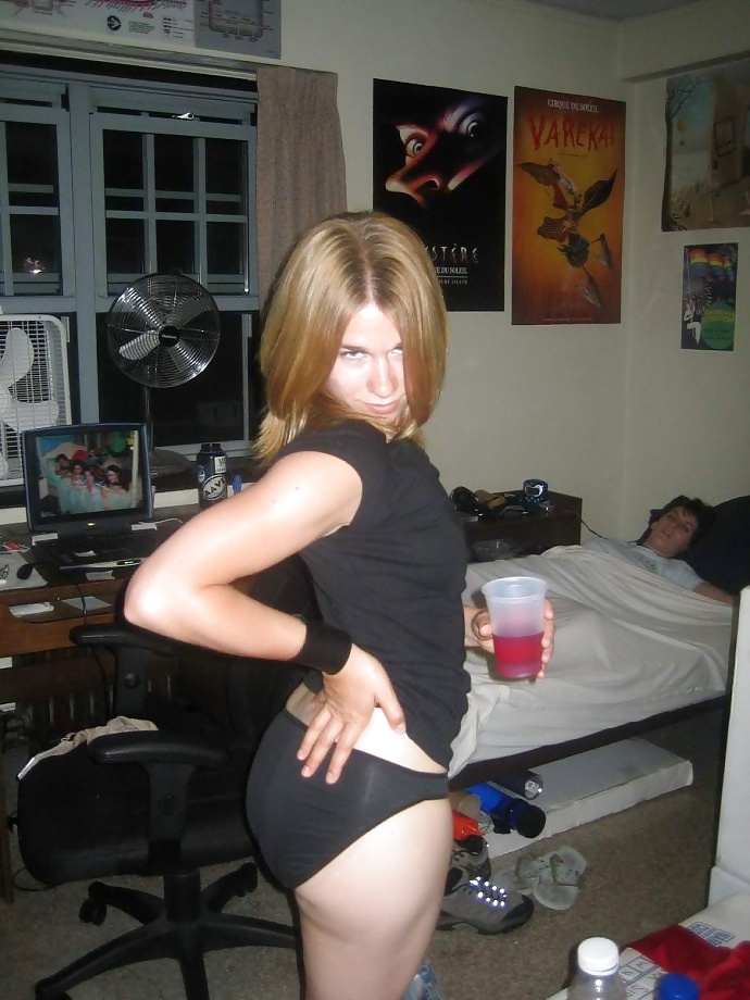 XXX CRazyk Girl like to flash