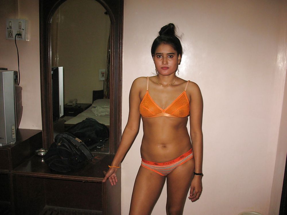 XXX Indian girl posing