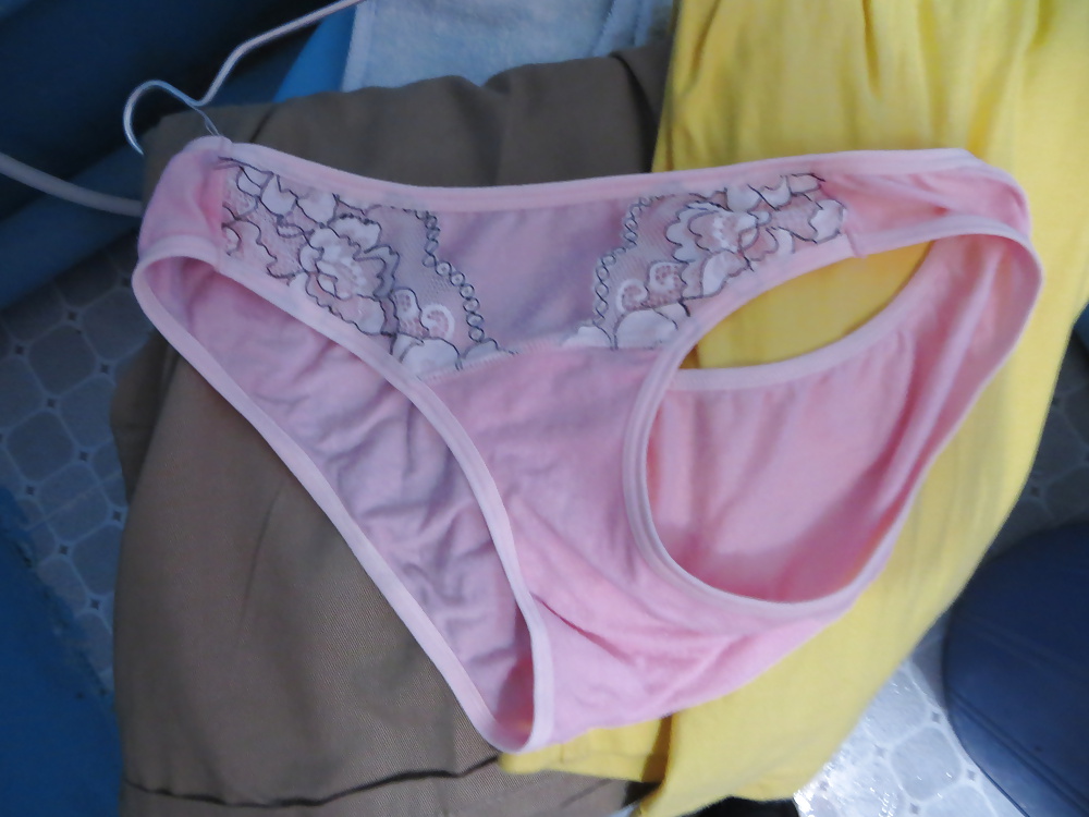 XXX My older sister's pink panty 17-04-2014