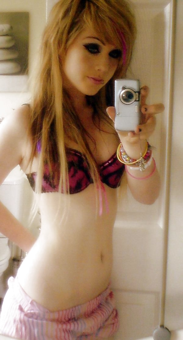 XXX Paradise teens selfshots 11