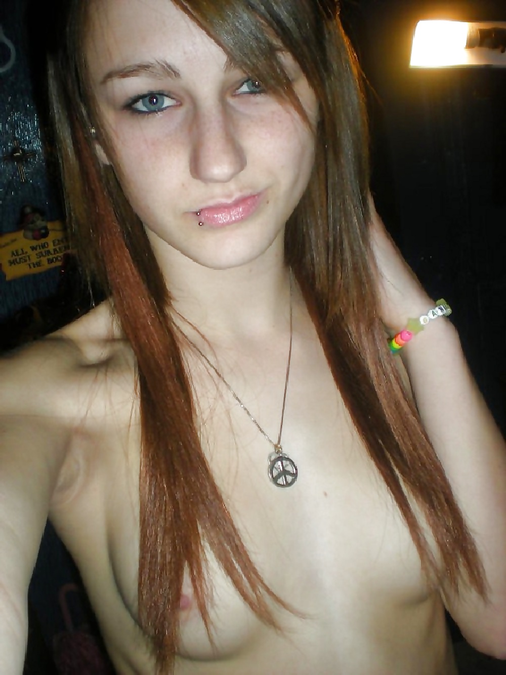 XXX Topless emo lesbians kissing