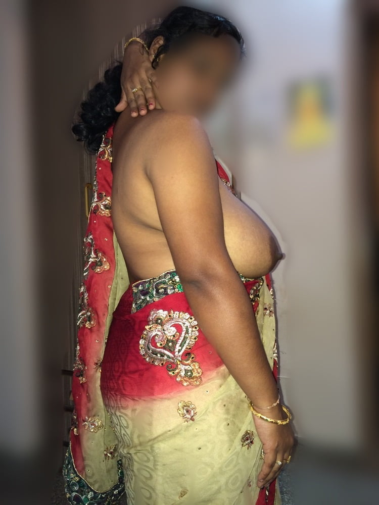 Sexy Saree Aunty.