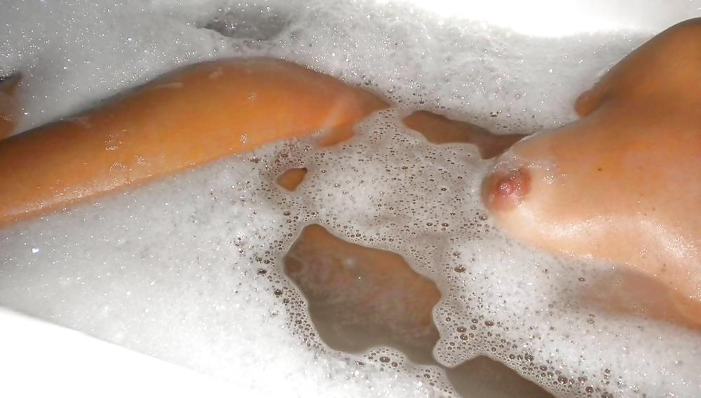 XXX IN VASCA... (IN BATHTUB...)