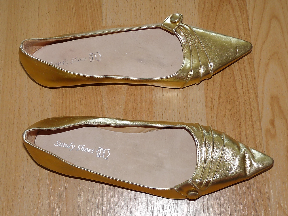 XXX wifes gold heels flats ballerinas shoes feet 2