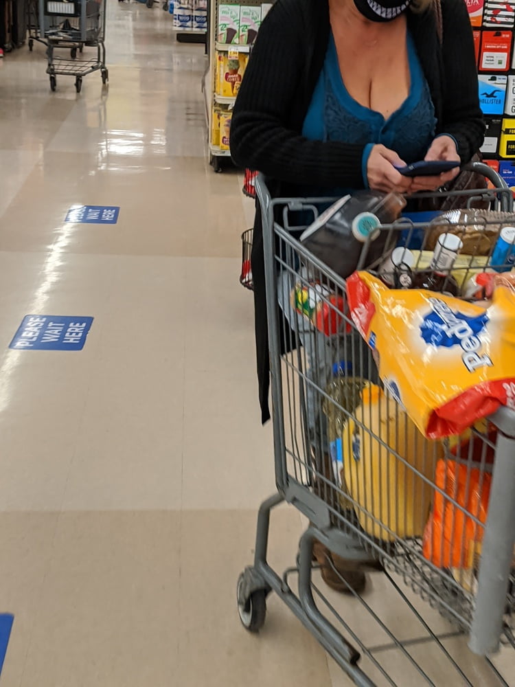 Gilf with huge tits shopping - 2 Photos 
