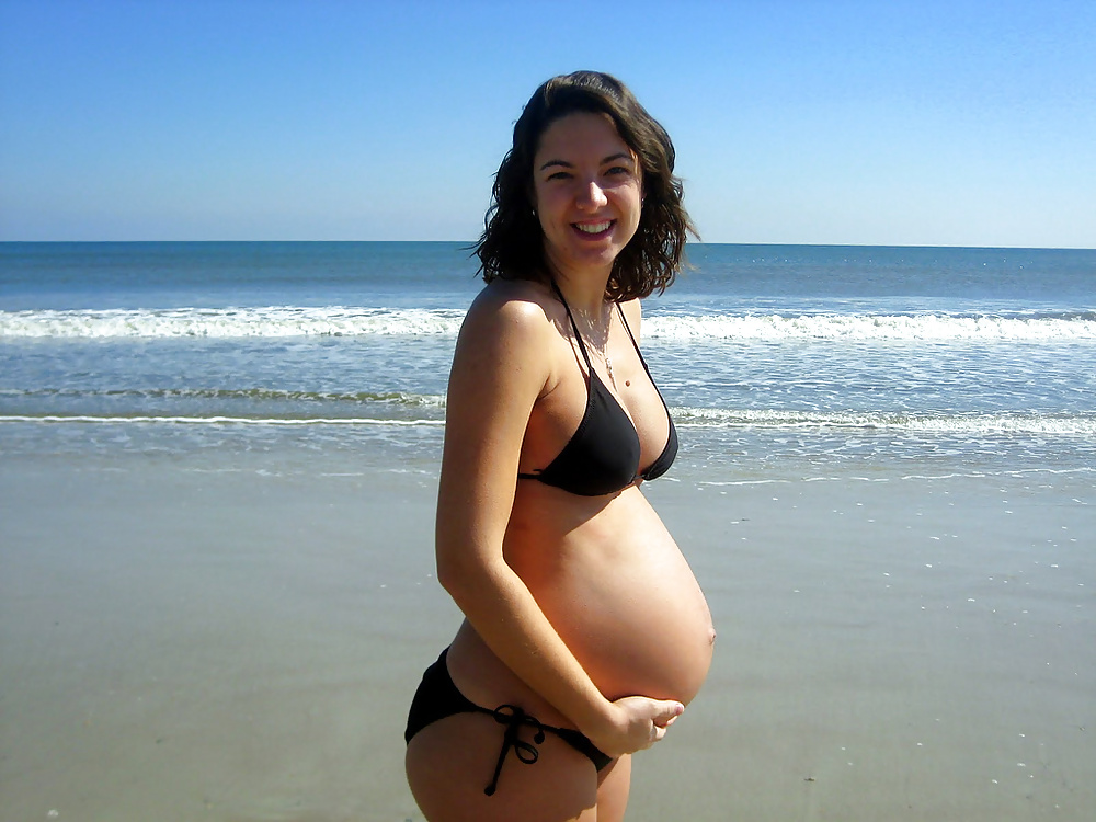 XXX Pregnant Amateurs - Sexy In Bikinis!