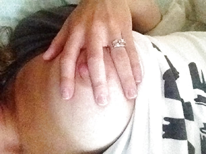 XXX Brunette slut selfies