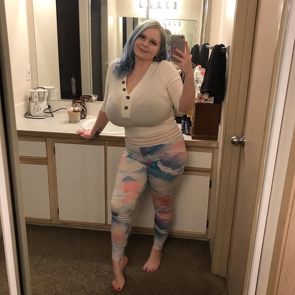 Cassie Fat Slut - 20 Photos 