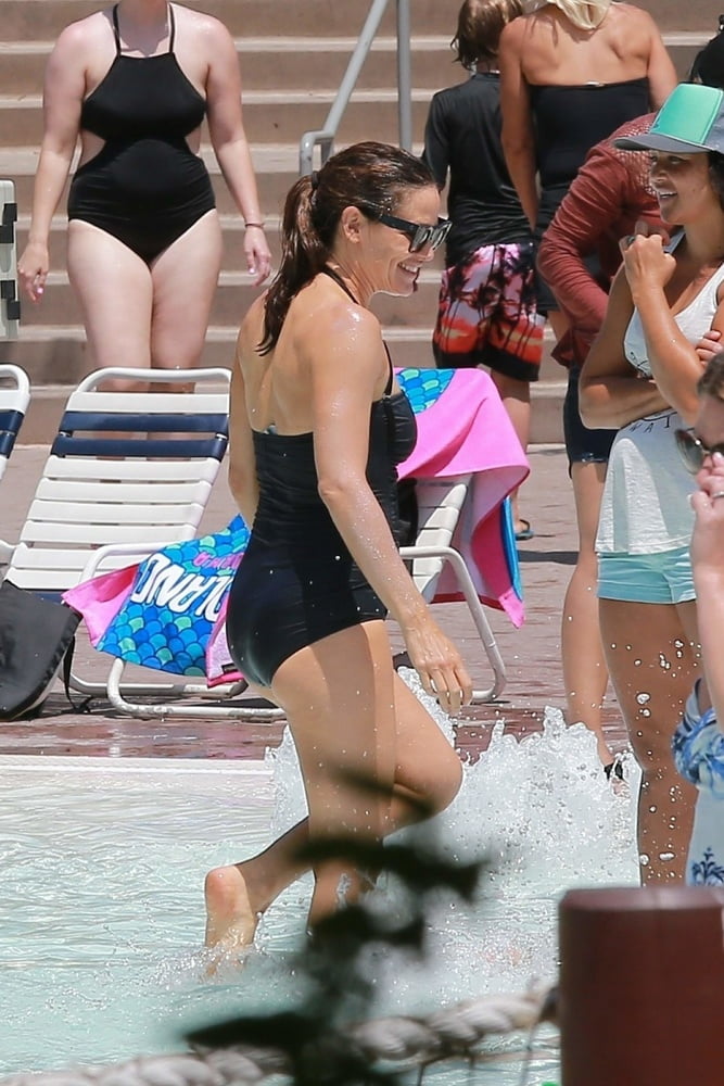 Jennifer Garner Bathing Suit At Carlsbad 25 Pics Xhamster
