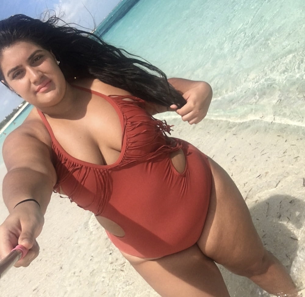 Fat indian slut - 32 Photos 