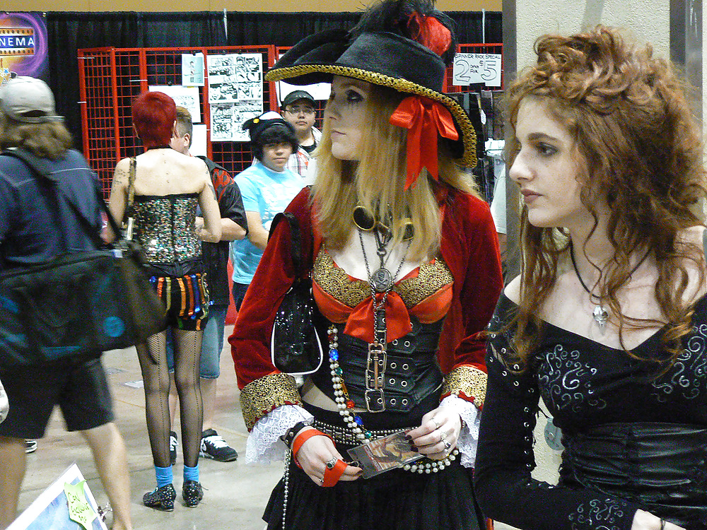 XXX STEAMPUNK CHICKS From DRAGONCON