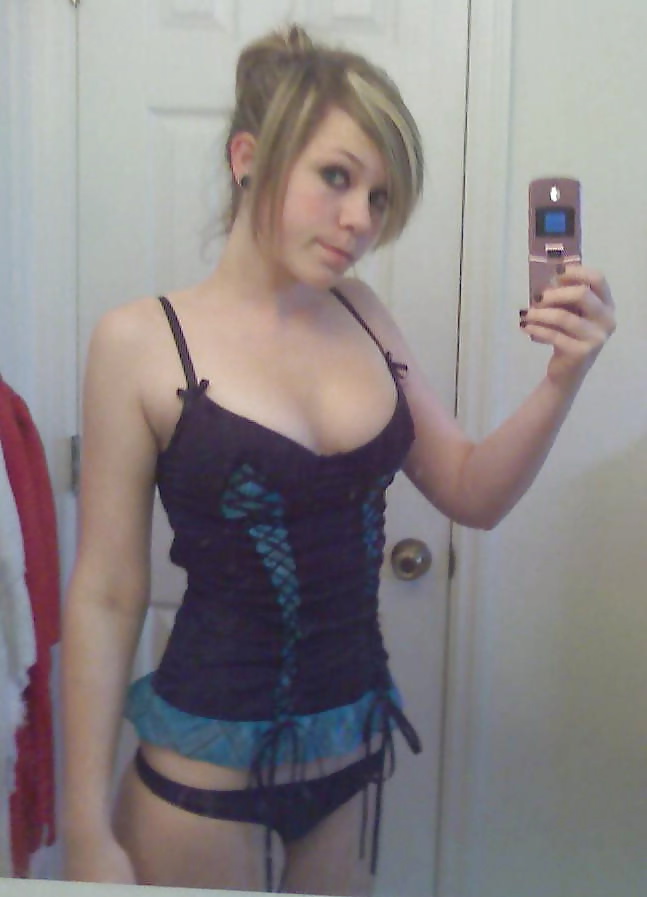 XXX Amateur Selfies 2