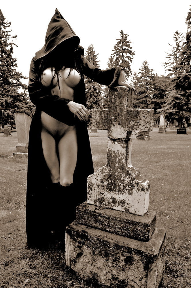 Sexy Gothic Girl Nude.