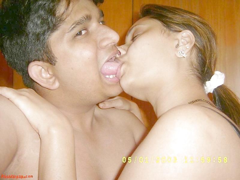 XXX Real kissing indians