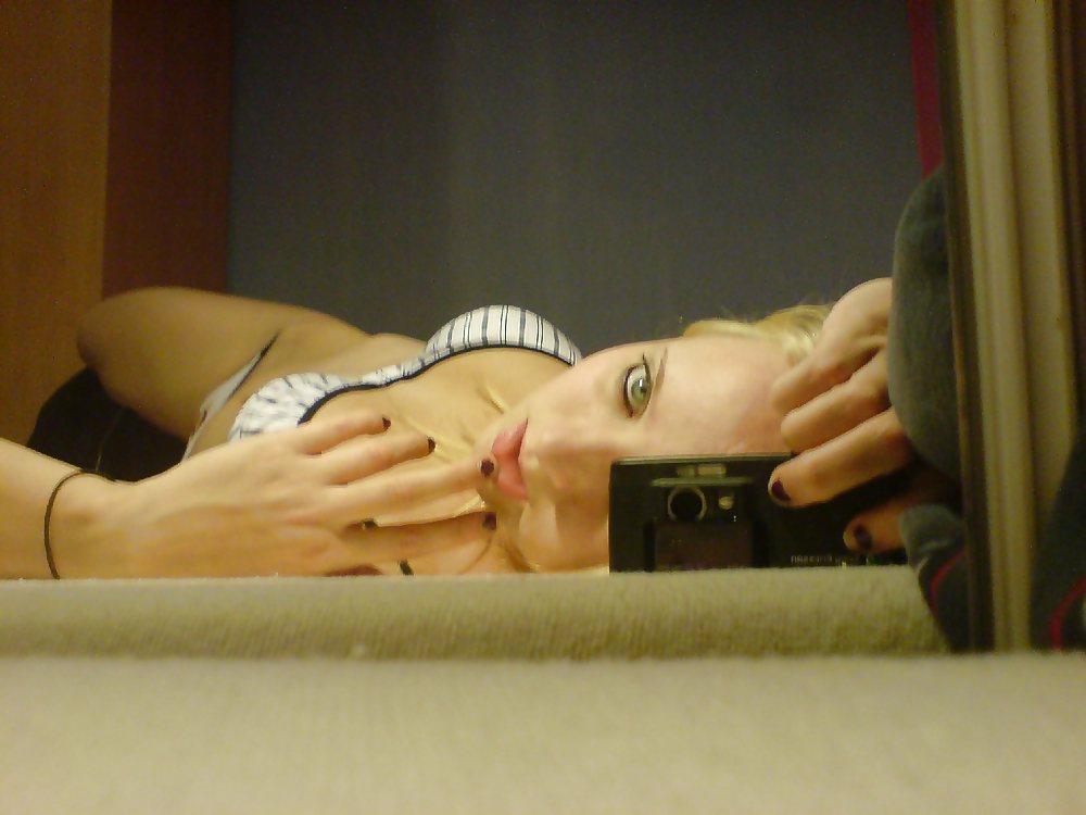 XXX Blonde Amateur Girl takes Selfshots