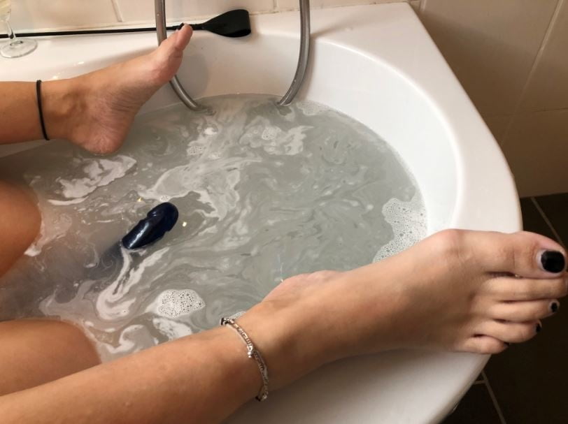 Feet and Dildo in Bath Tub - 9 Photos 