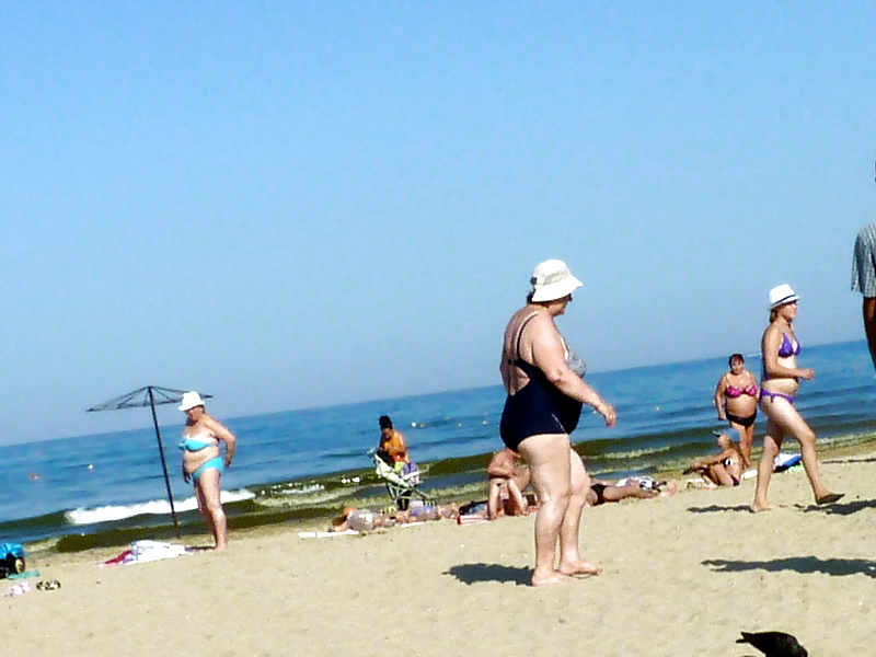 XXX Russians Mature Grannies on the beach! Amateur mix!