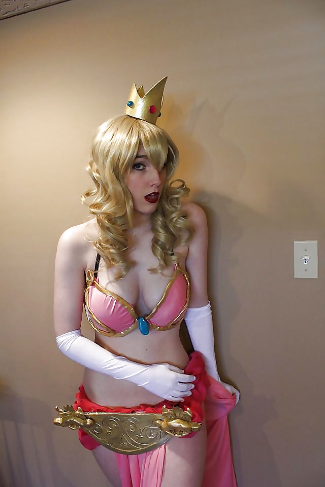 Sexy Peach Cosplay