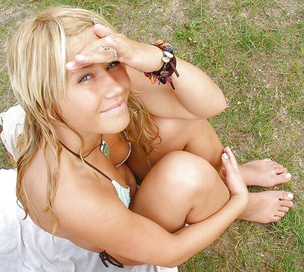 Pretty teen feet pictures-5693