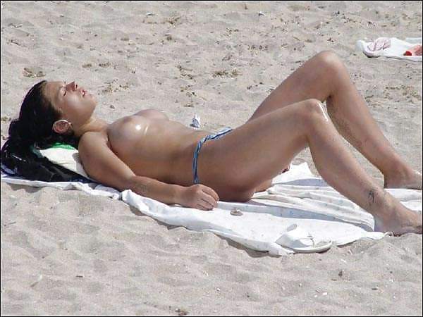 XXX The Beauty of Amateur Beach Tits Big and Small