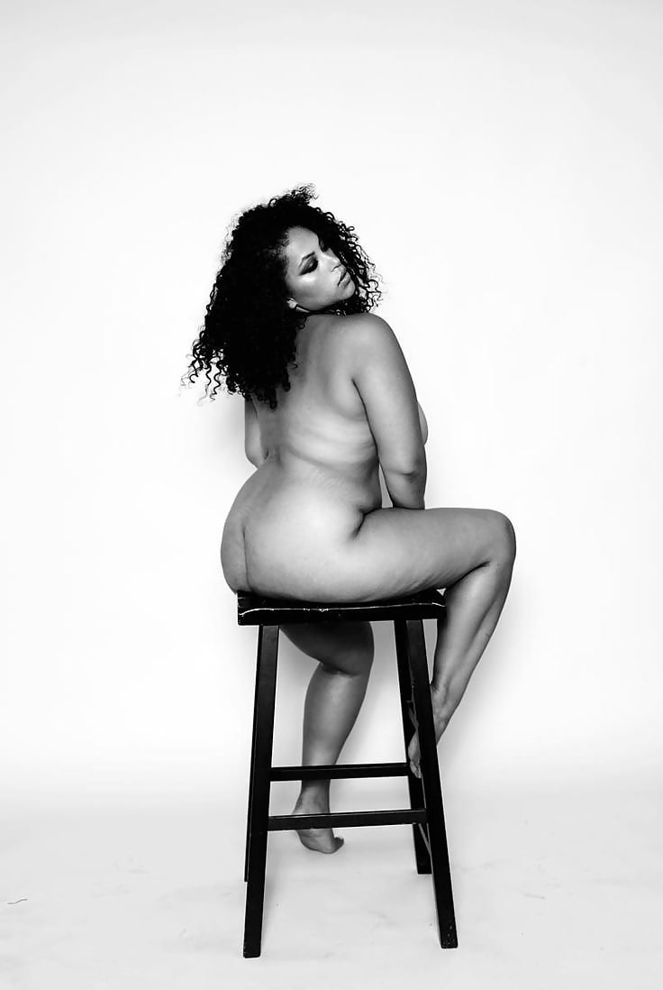 Plus size model tess holiday shares pic
