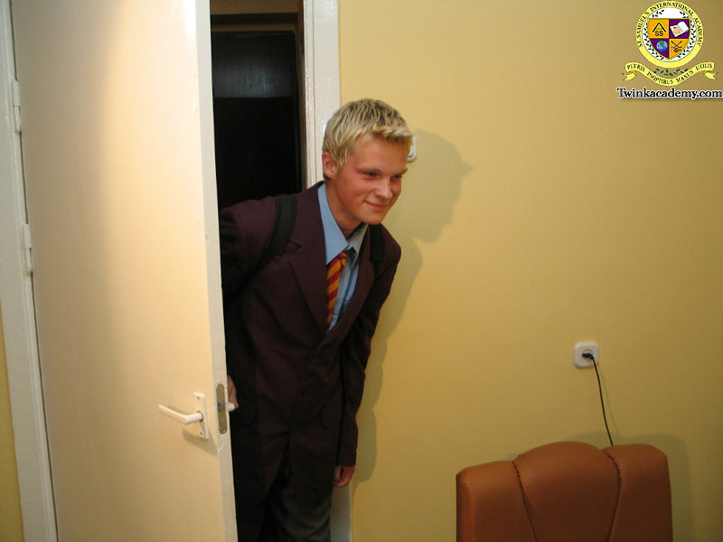 doctor-inspects-a-boys-tight-foreskin-17-pics-xhamster