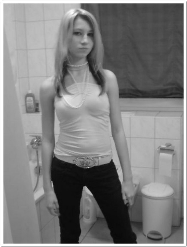 XXX Teenage girl selfshot 19 yr old (Photo set)