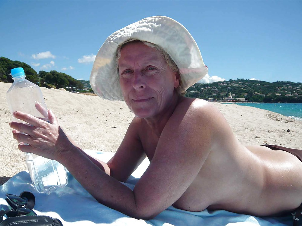 XXX The beach 109