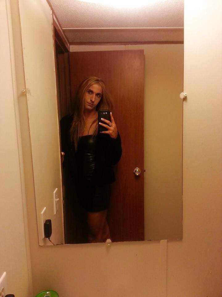Hot BBW In Black Dress Flashing Her Goodies.
