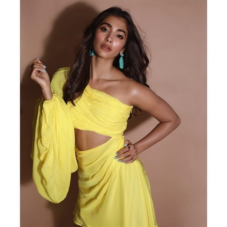 pooja hegde recent photoshoot pictures         