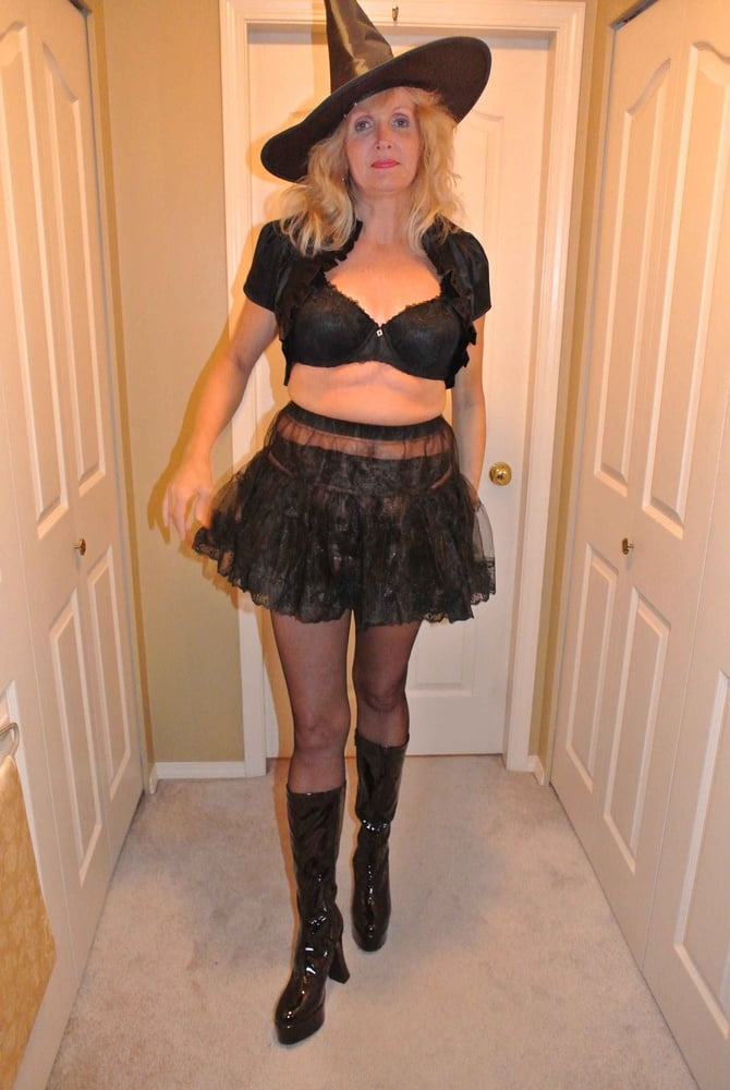 Hot USA MILF Marie W. - Halloween Slut Witch - 34 Photos 