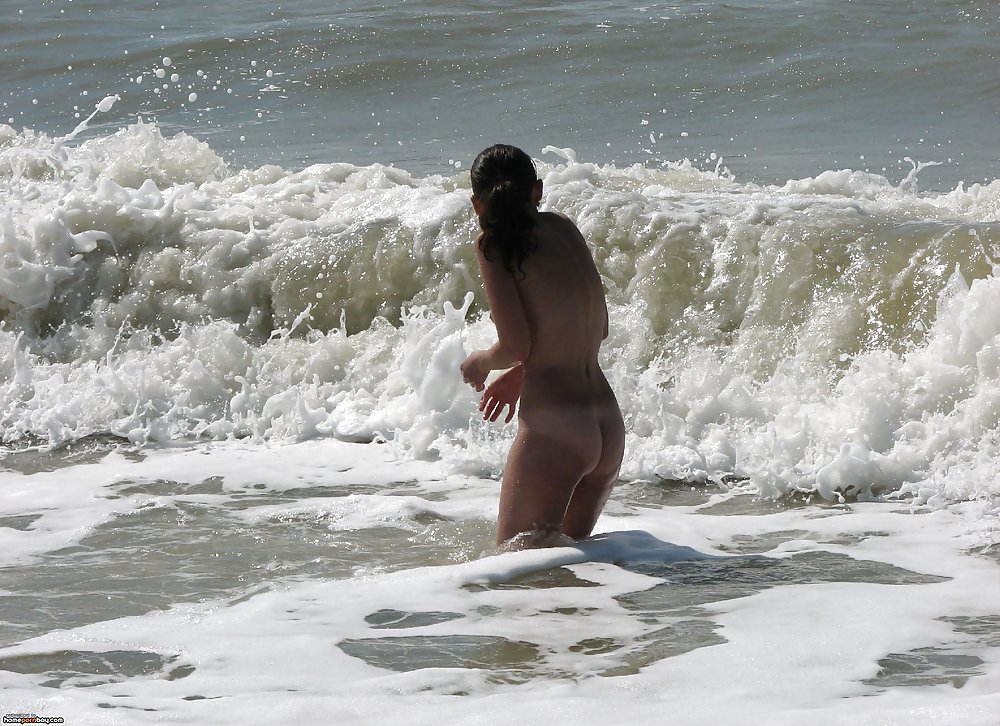 XXX Amateur teen gf topless at beach