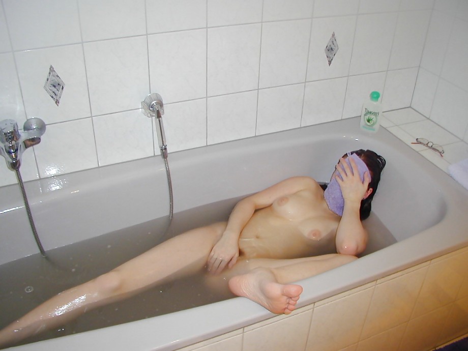 XXX Girls Bathing and Showering 4