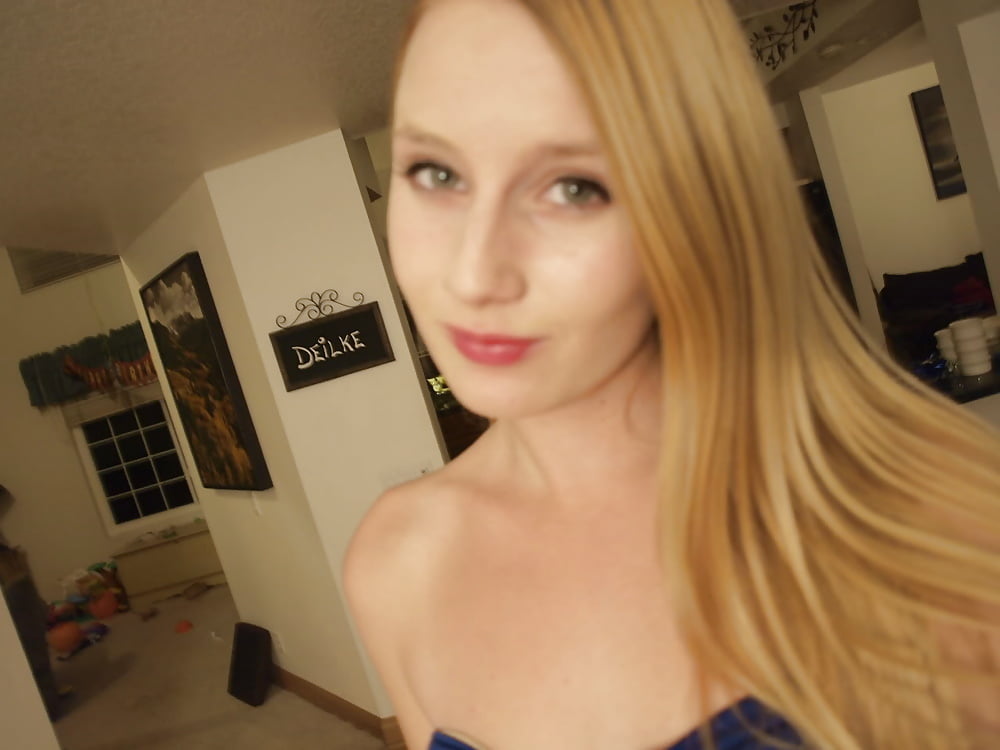 XXX Petite amateur camgirl with tiny tits