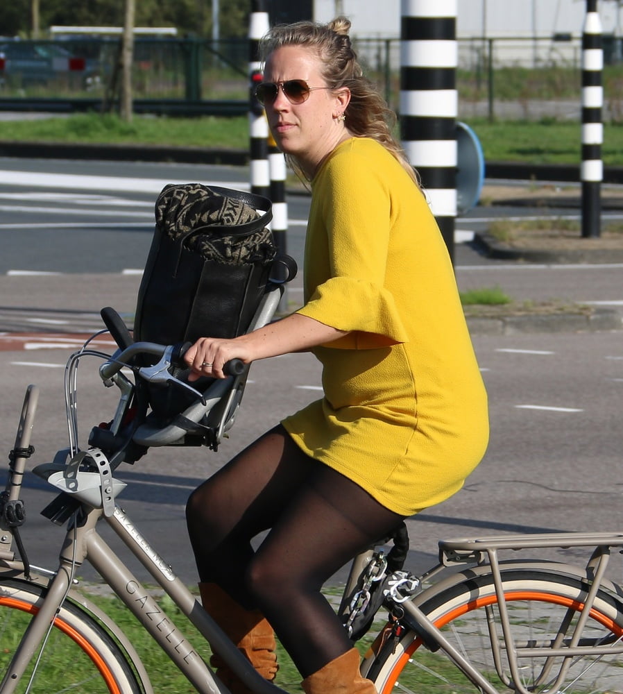 Street Pantyhose - Dutch Cunts on Bikes- 55 Photos 