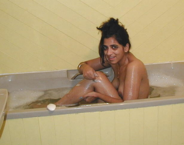 Hairy UK Indian wife shows all - 27 Photos 