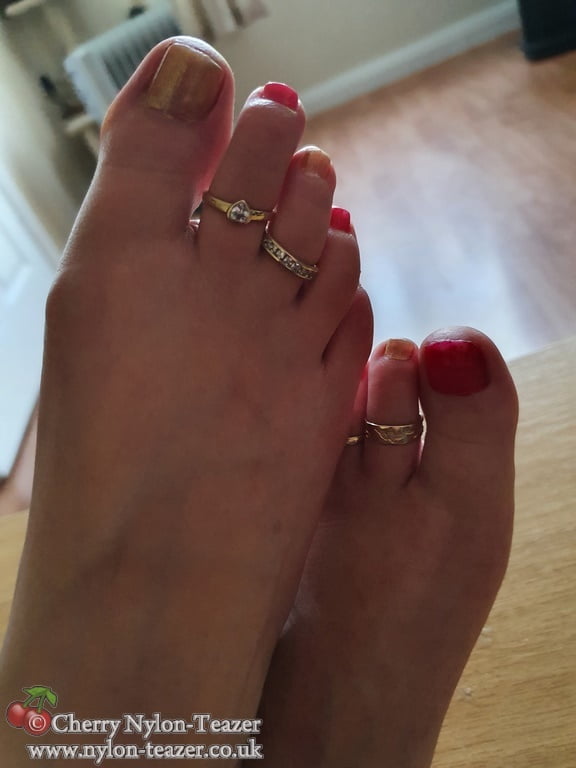 Toes in Hose (Rate my feet) - 40 Photos 