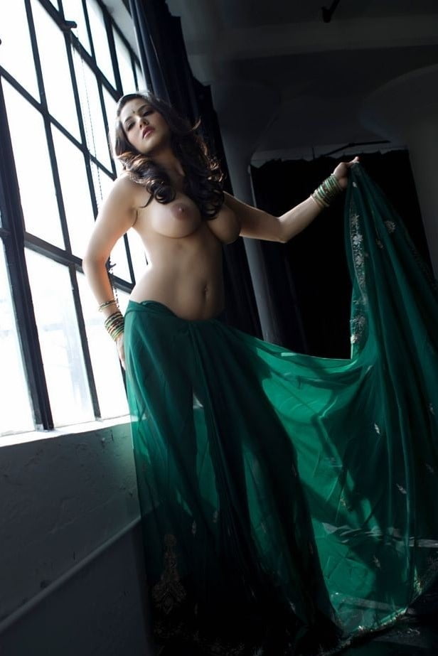 Sunny leone in green sari - Naked girls and their pussies