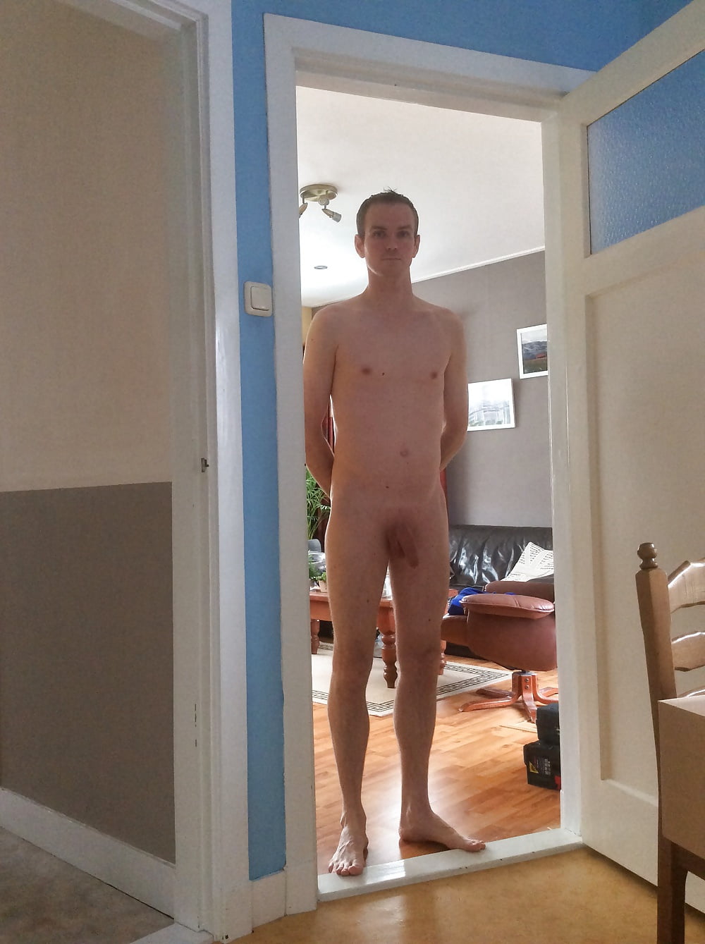 XXX Naked posing inside my home and feeling frisky!