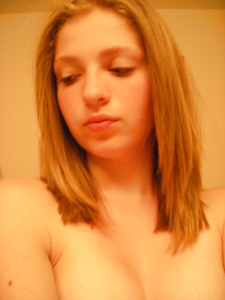 XXX Teenage girl selfshot (Photo set)