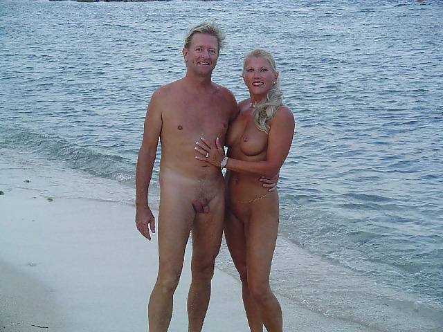 XXX Naked couple 24.