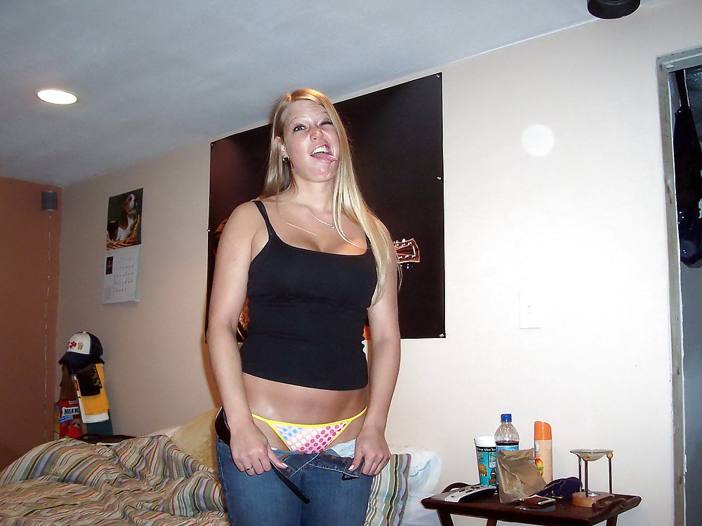 XXX BLONDE WHORE POSING HORNY