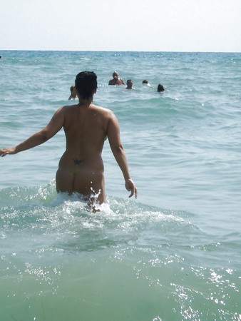 Me naked on the non nudist beach