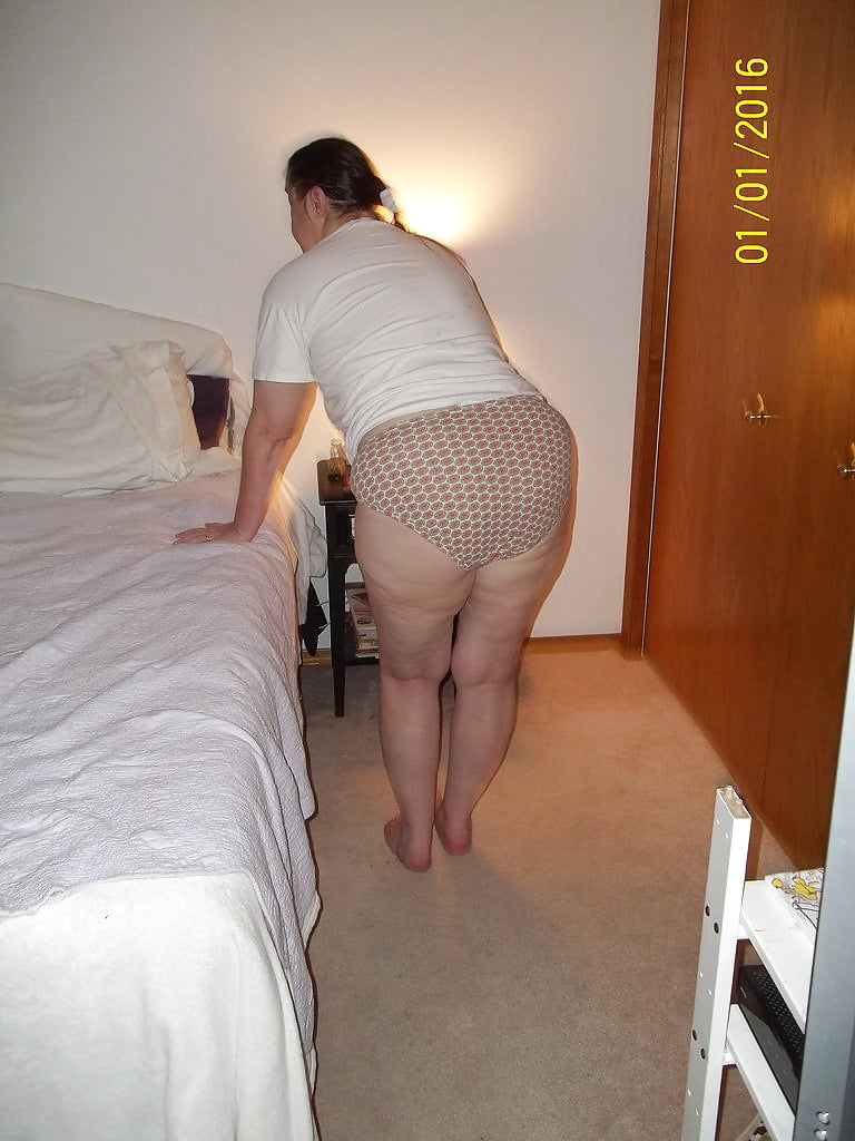 XXX Slut wife Brenda Wilcox naked for you