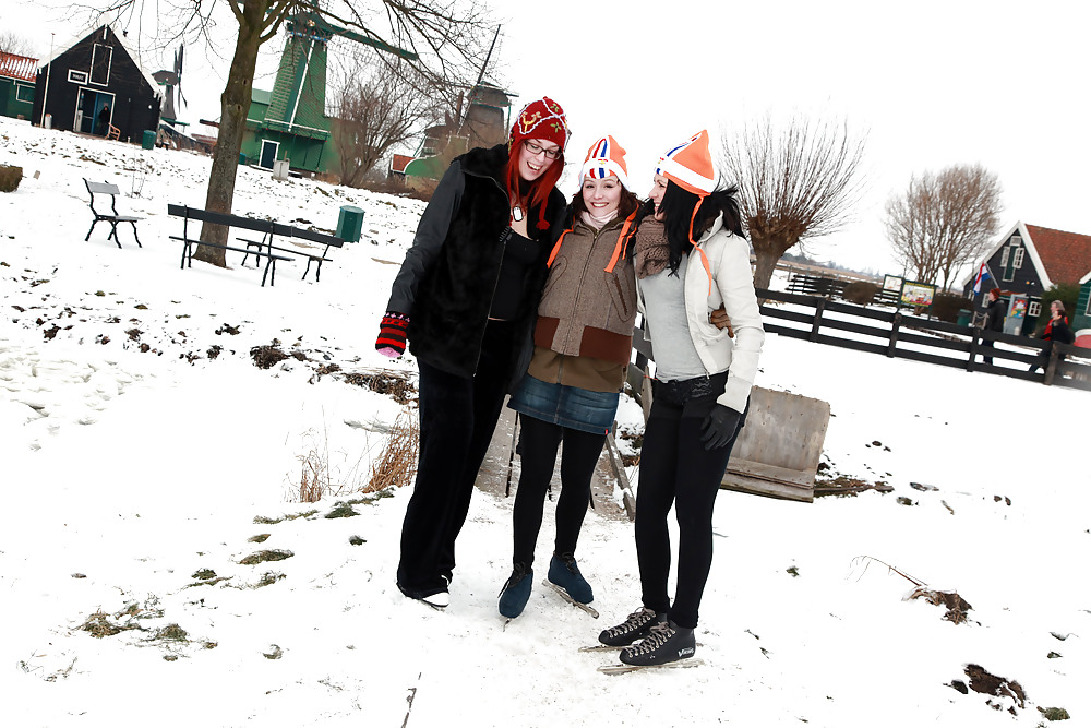 XXX Julia,Elisa,Britt & Gylve on the Dutch Ice.