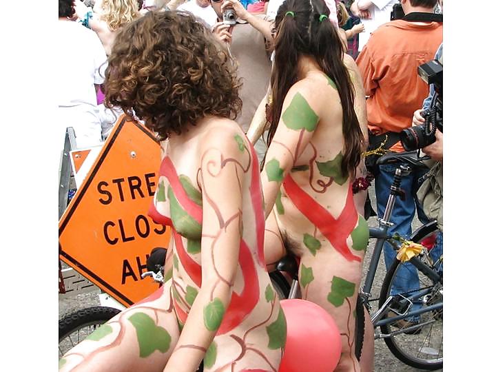 XXX Nude Painted Ladies in Public Fetish Gallery 26